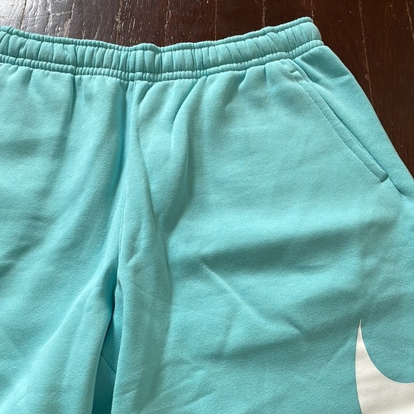 Men’s Nike Shorts With Pockets Large - Picture 2 of 13